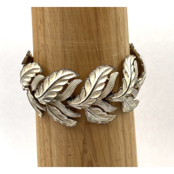 Vintage Bracelet Leaves Linked White Enamel Finish Estate 6.5” Flaw - Picture 9 of 12